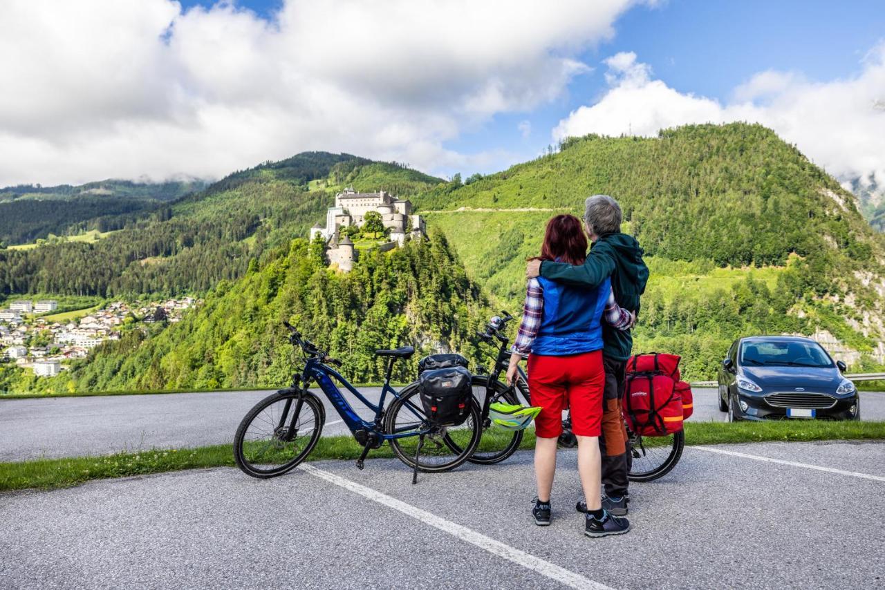 Отель Der Burgblick-Adults Only Верфен Экстерьер фото