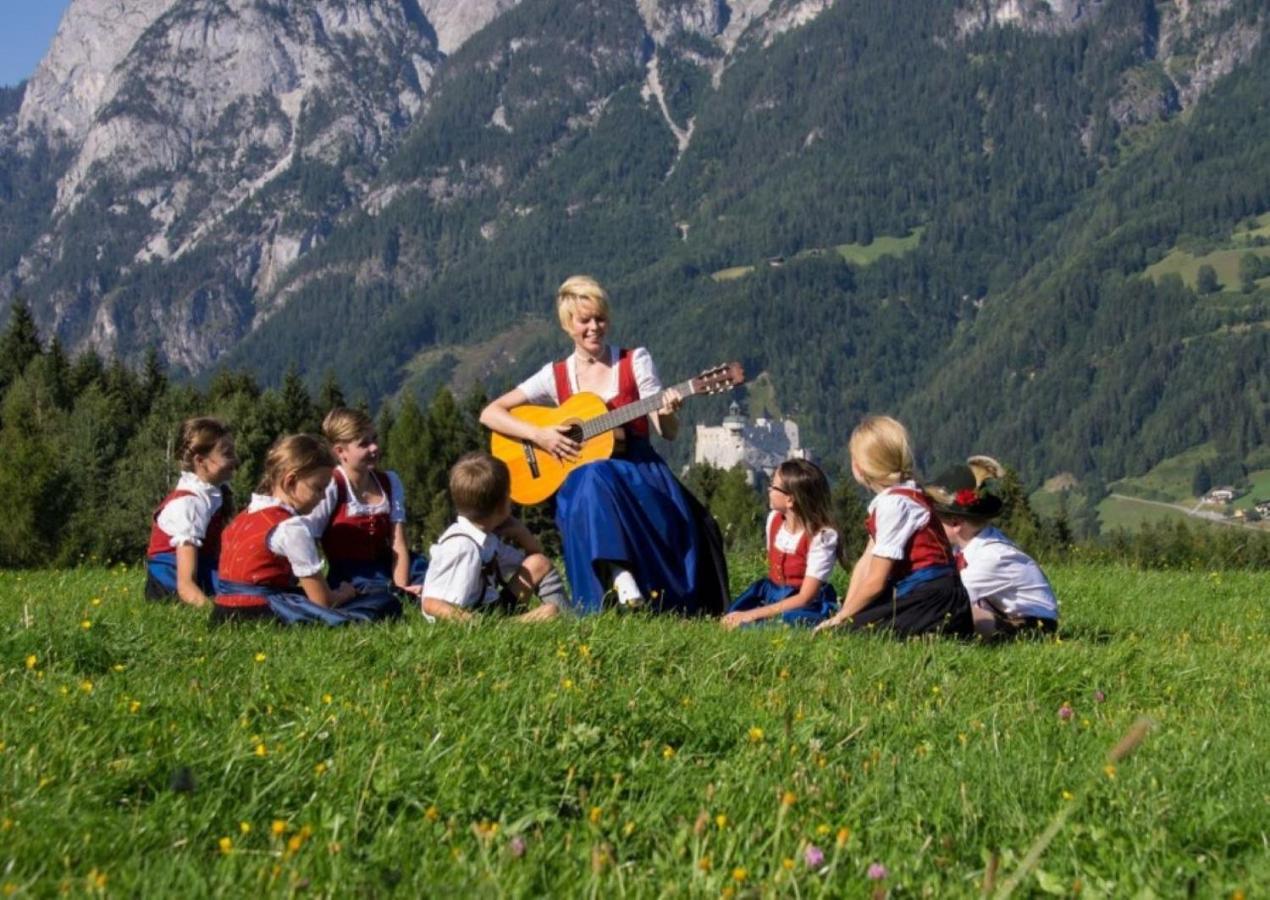 Отель Der Burgblick-Adults Only Верфен Экстерьер фото